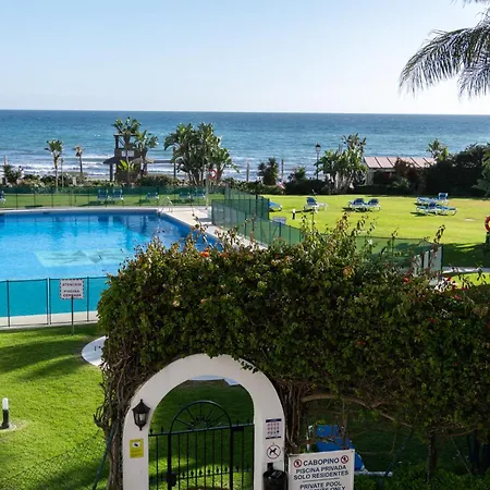 Apartmán Beachfront Sea Views Puerto De Cabopino *