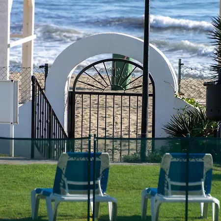 Beachfront Sea Views Puerto De Cabopino Apartmán *